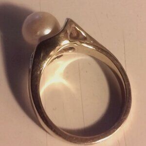 Gold and White Pearl Ring Approx Size 7 Preowned